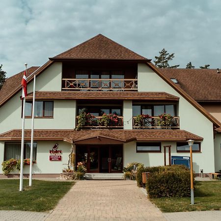 Irbeni Hotel Brivkalni Buitenkant foto