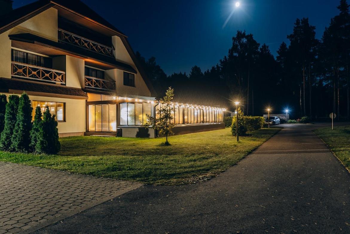 Irbeni Hotel Brivkalni Buitenkant foto