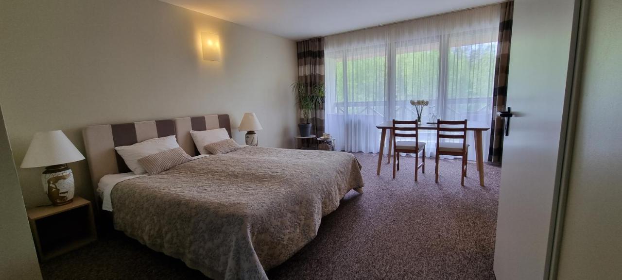 Irbeni Hotel Brivkalni Buitenkant foto