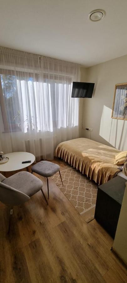 Irbeni Hotel Brivkalni Buitenkant foto