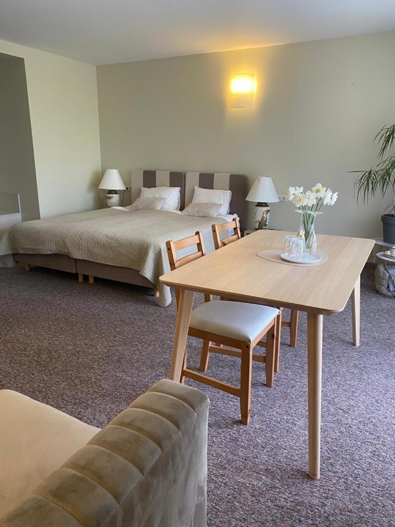 Irbeni Hotel Brivkalni Kamer foto