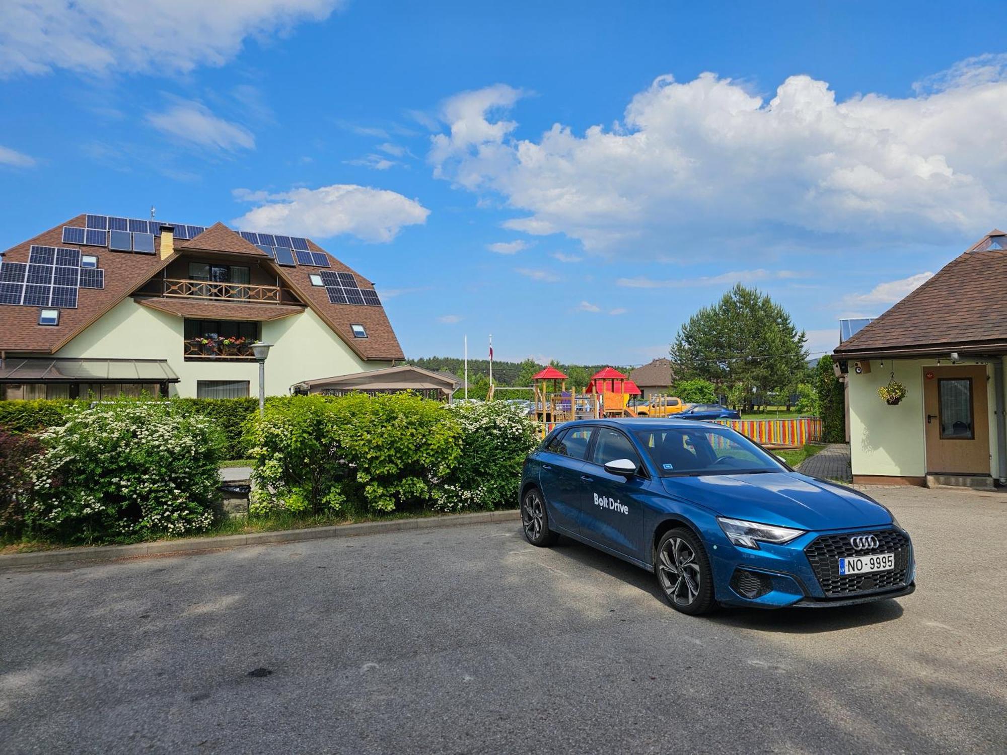 Irbeni Hotel Brivkalni Buitenkant foto