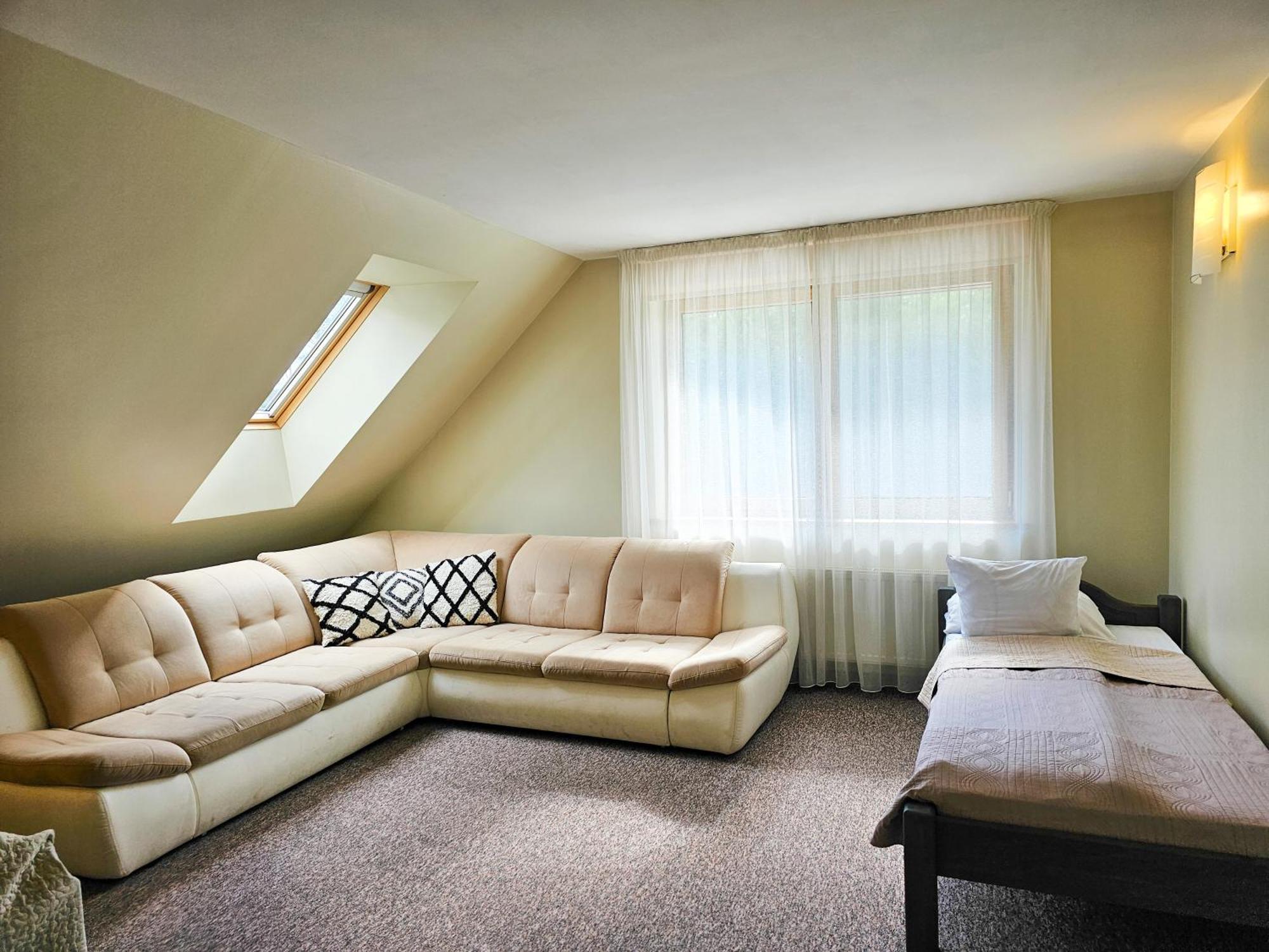 Irbeni Hotel Brivkalni Buitenkant foto