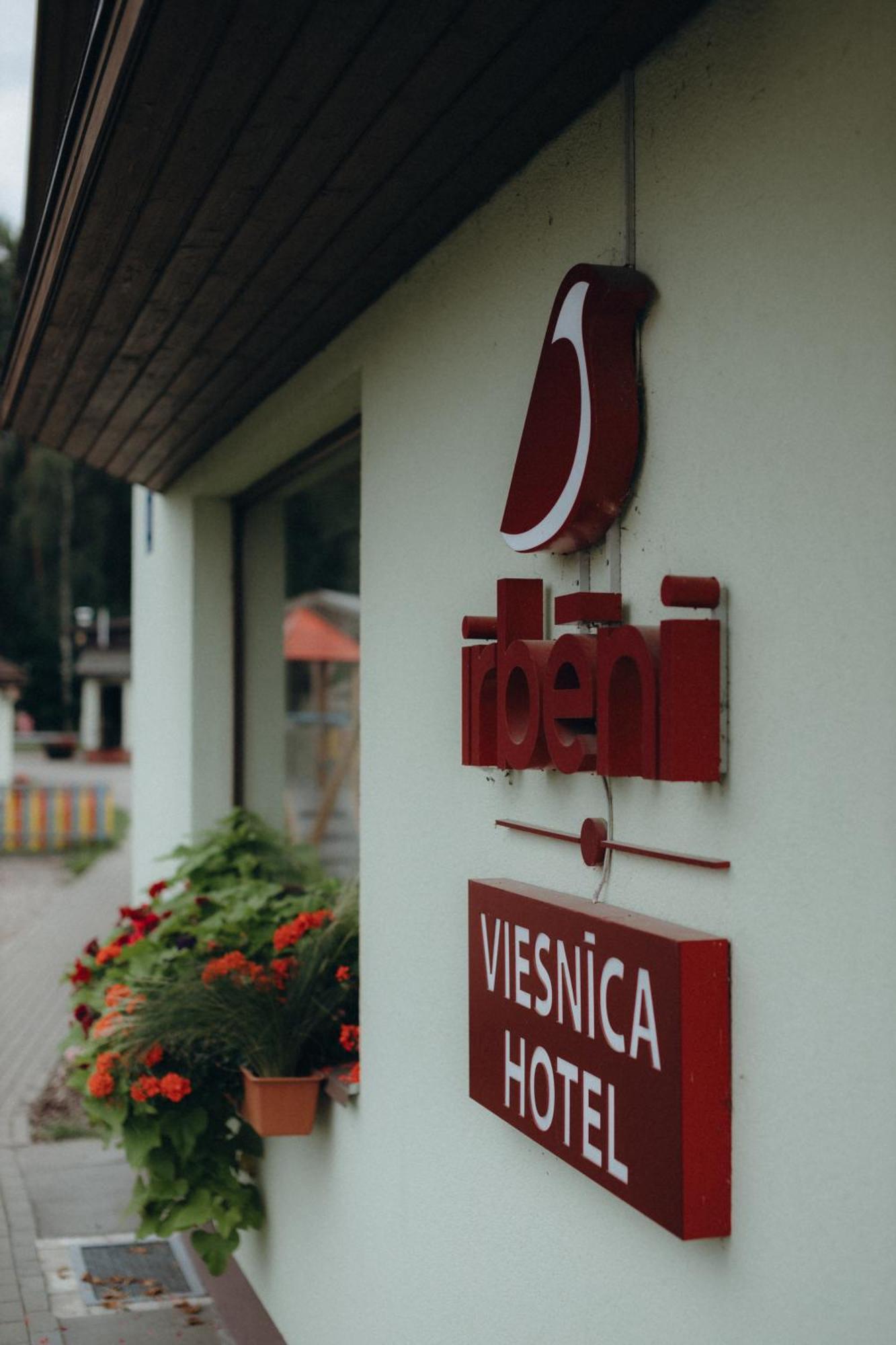 Irbeni Hotel Brivkalni Buitenkant foto