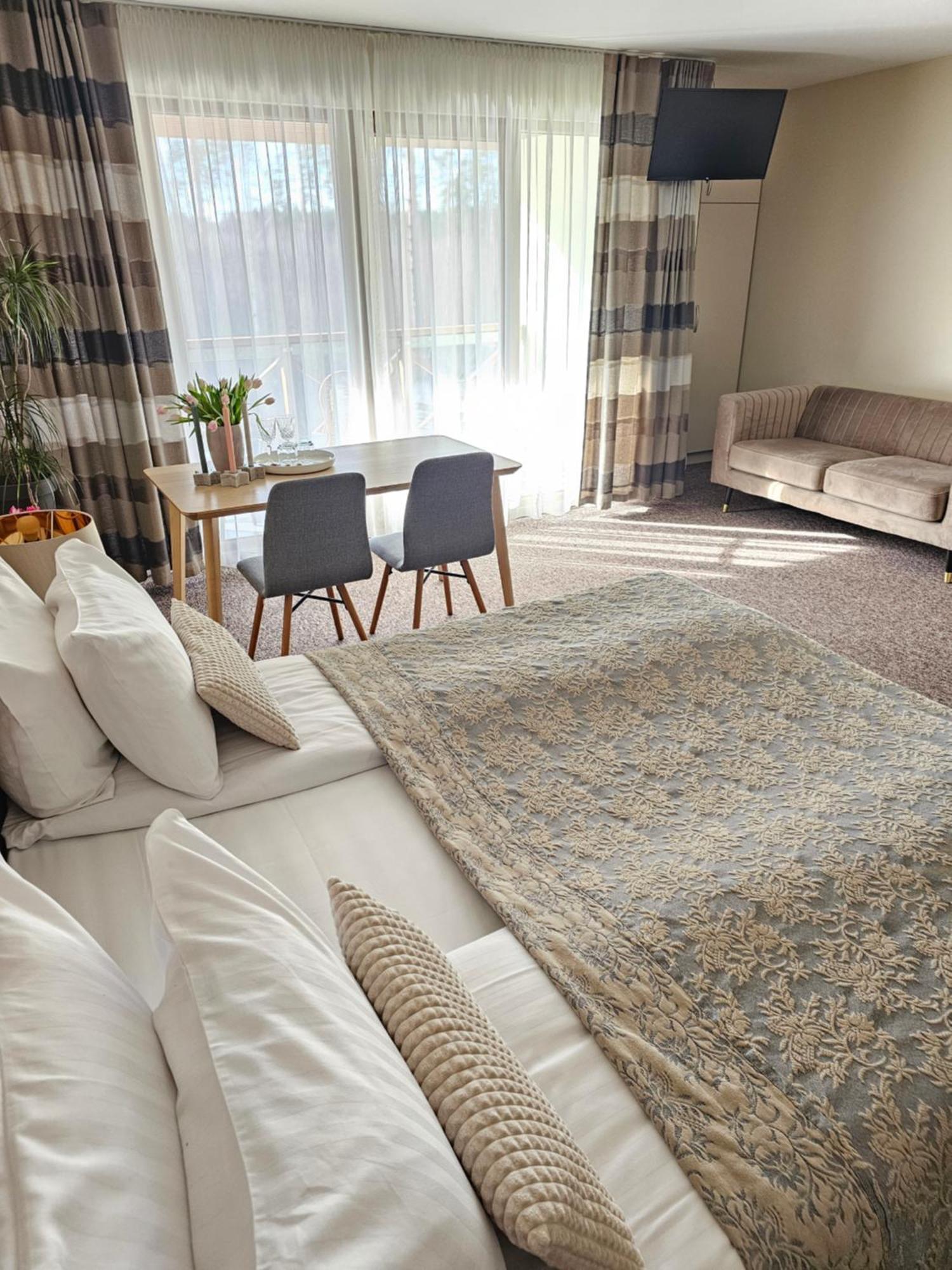 Irbeni Hotel Brivkalni Buitenkant foto