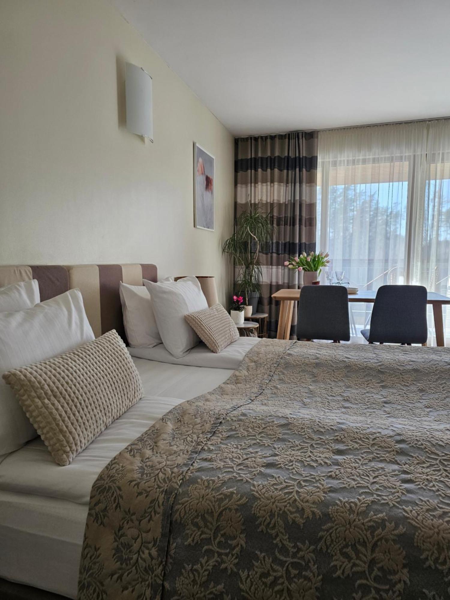 Irbeni Hotel Brivkalni Buitenkant foto