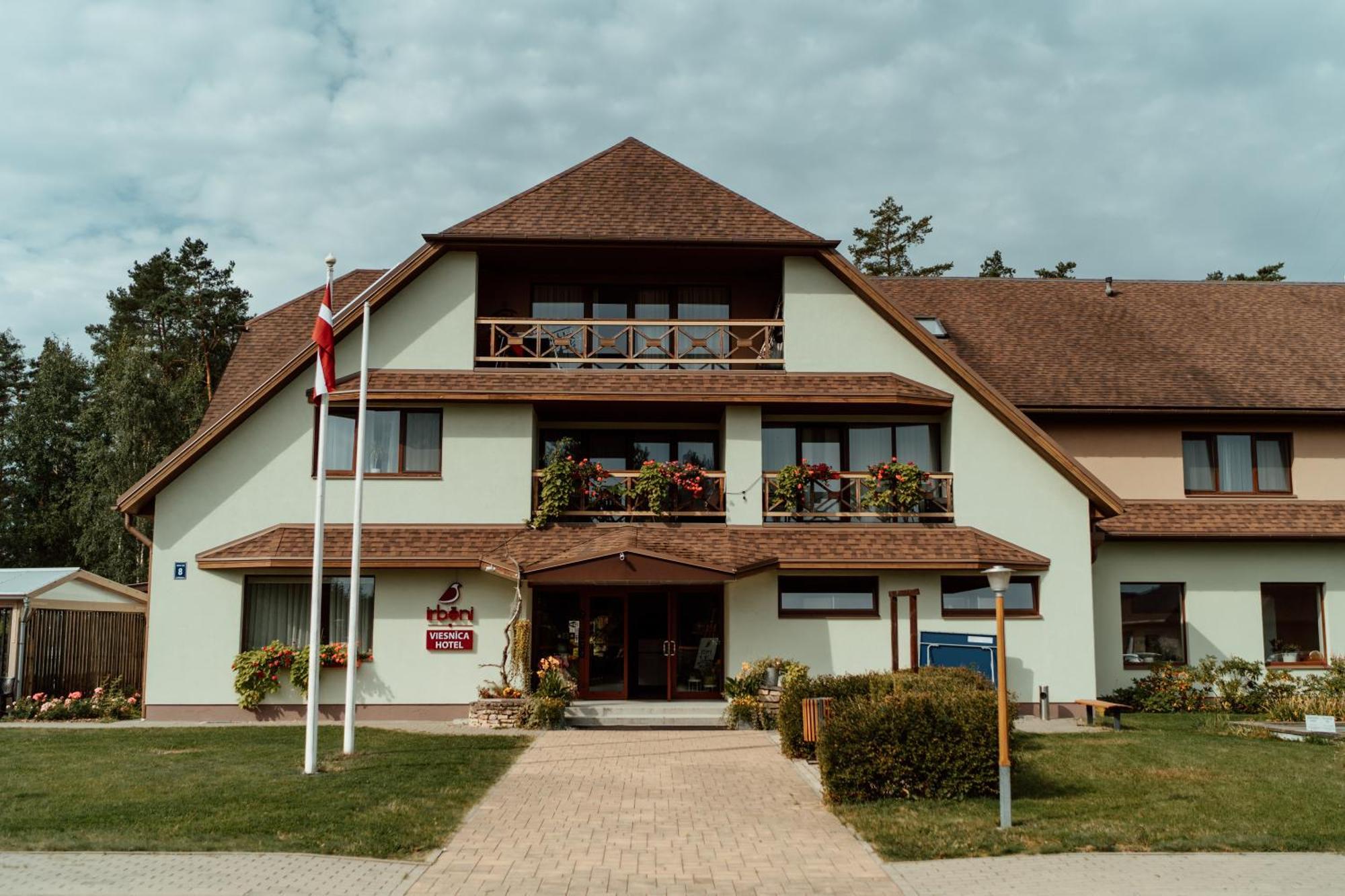 Irbeni Hotel Brivkalni Buitenkant foto