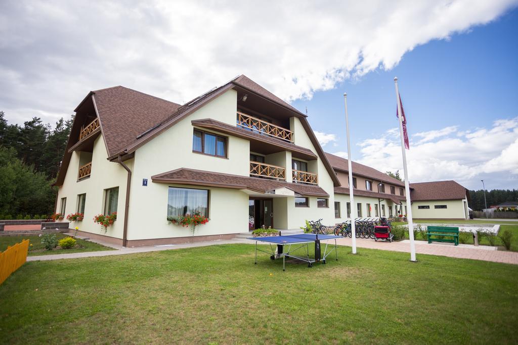 Irbeni Hotel Brivkalni Buitenkant foto