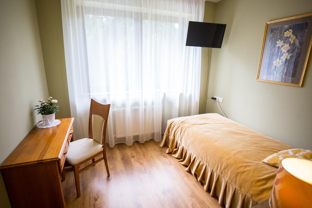 Irbeni Hotel Brivkalni Buitenkant foto
