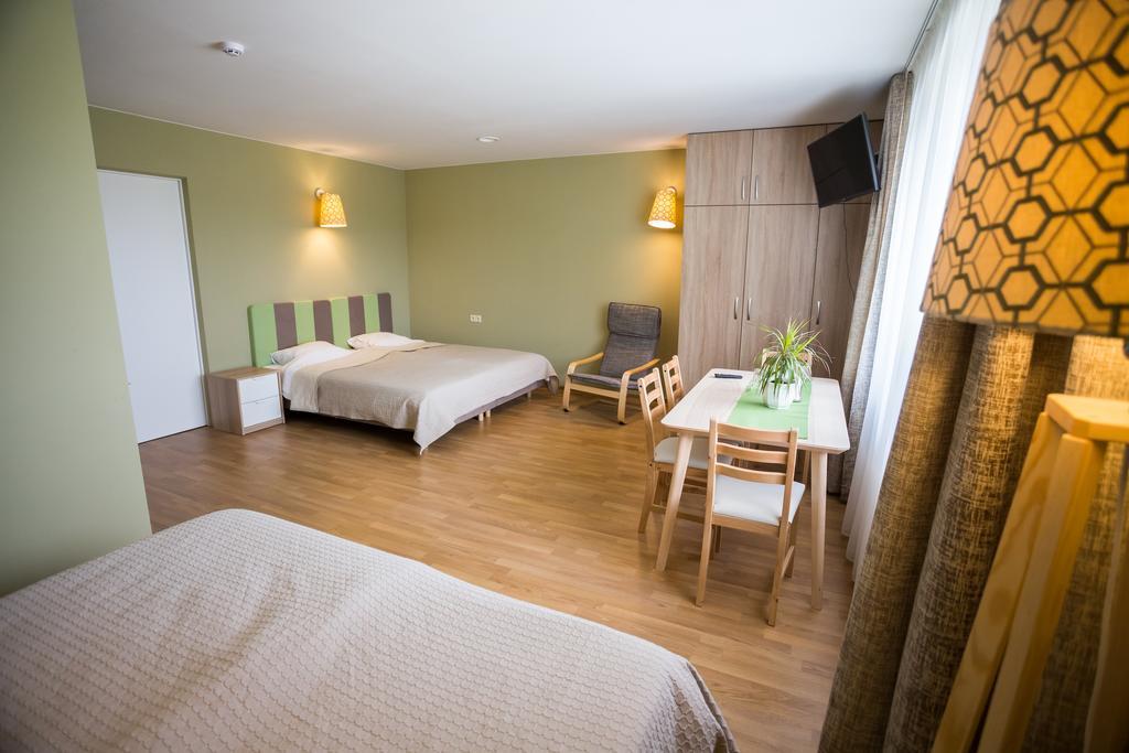 Irbeni Hotel Brivkalni Buitenkant foto