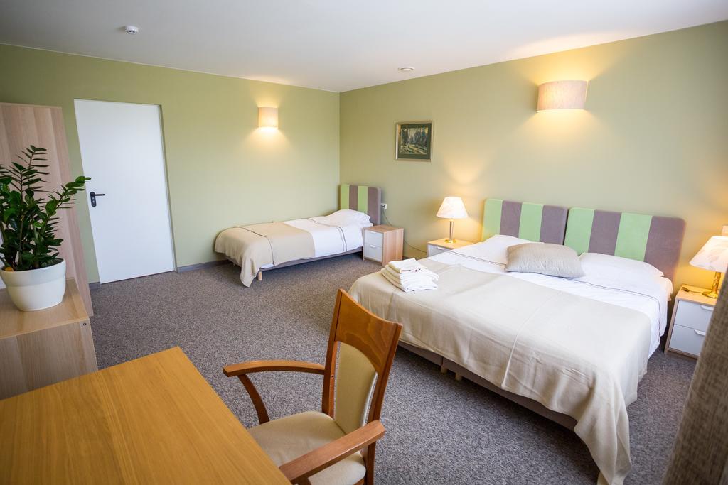 Irbeni Hotel Brivkalni Buitenkant foto