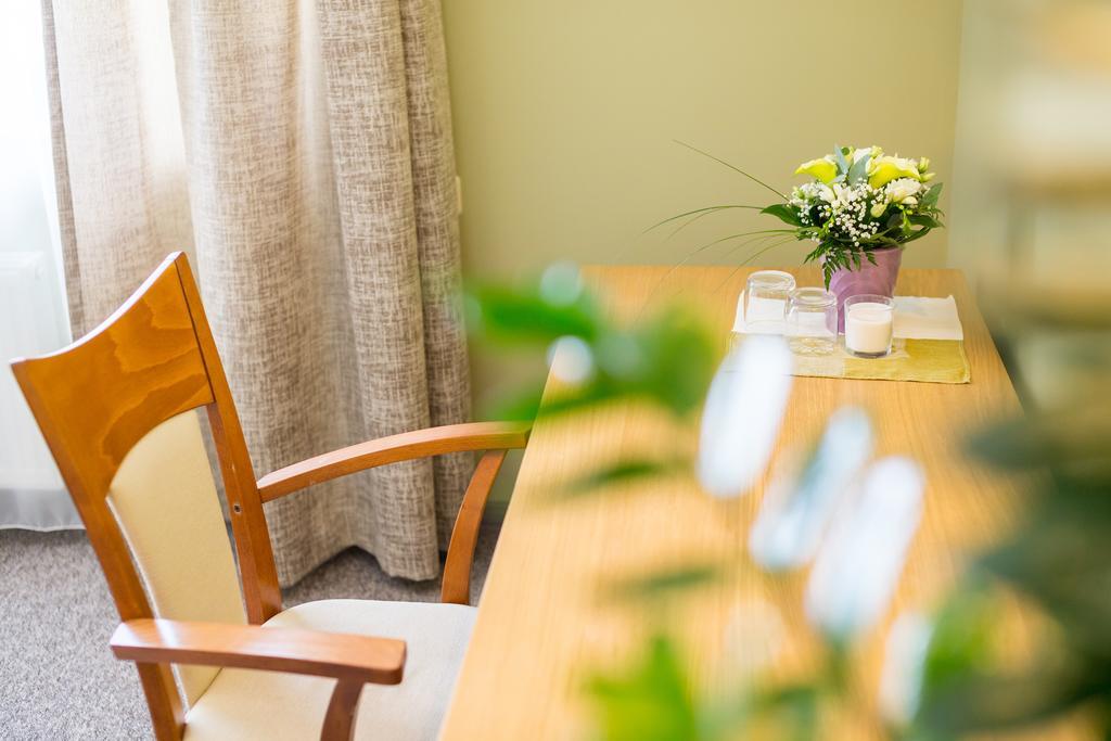 Irbeni Hotel Brivkalni Buitenkant foto