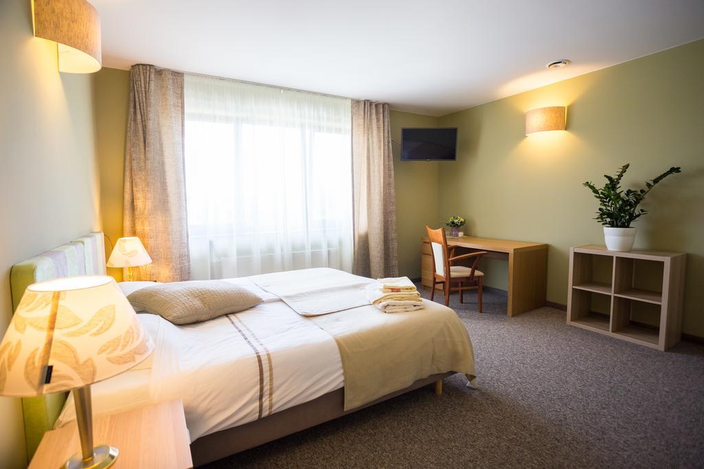 Irbeni Hotel Brivkalni Buitenkant foto